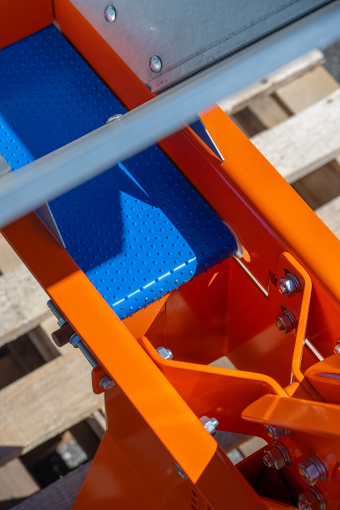 Bulb conveyor of bulb planting machine